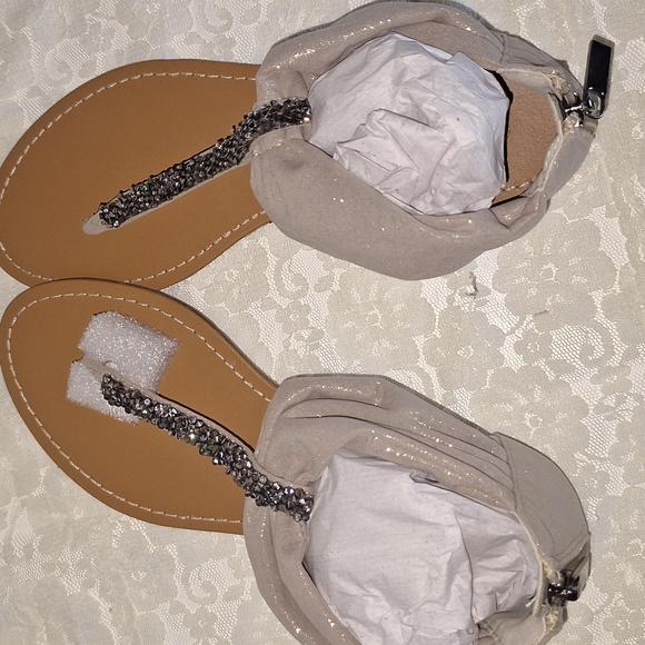 NIB Flourish Sandals Size 7 - Picture 10 of 11